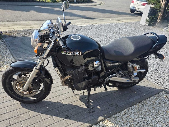 Suzuki gsx 750 moto - afbeelding 1 van  2
