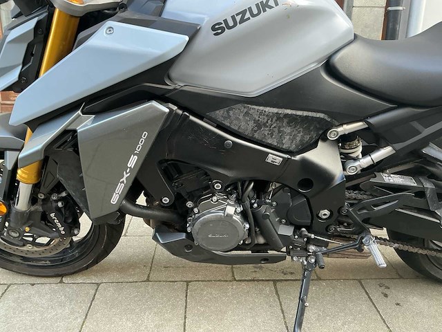 Suzuki gsx s 1000 naked motorfiets - afbeelding 13 van  13