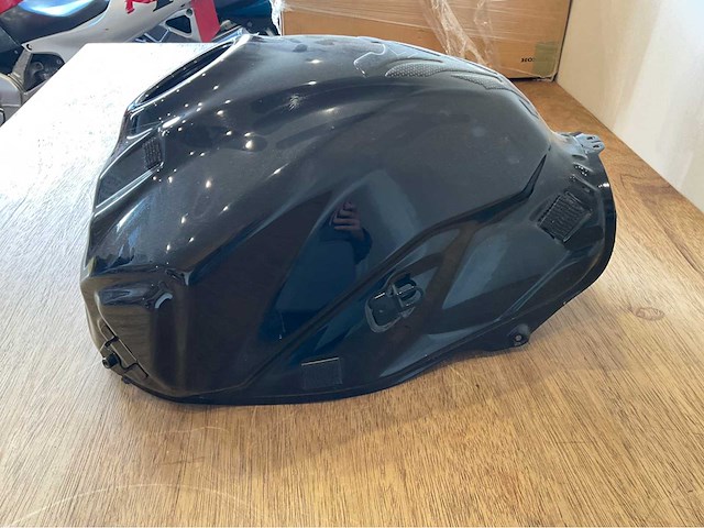 Suzuki gsxs 750 tankonderdeel - afbeelding 2 van  7