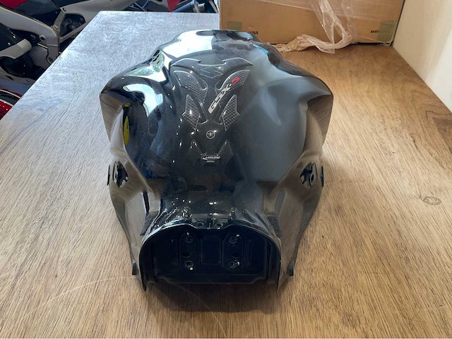 Suzuki gsxs 750 tankonderdeel - afbeelding 4 van  7