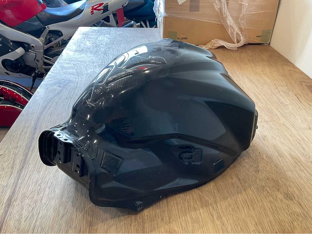 Suzuki gsxs 750 tankonderdeel - afbeelding 5 van  7