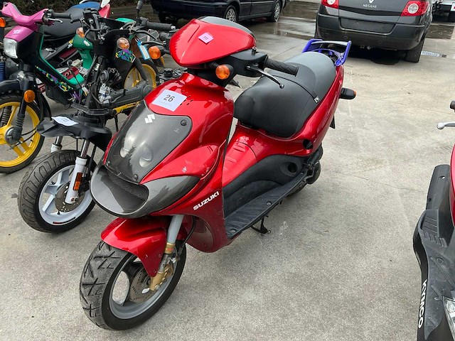 Suzuki scooter - afbeelding 1 van  8