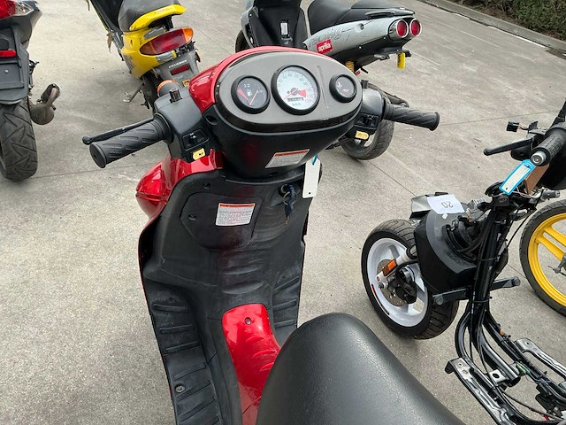 Suzuki scooter - afbeelding 6 van  8