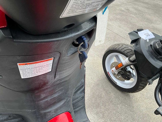 Suzuki scooter - afbeelding 7 van  8