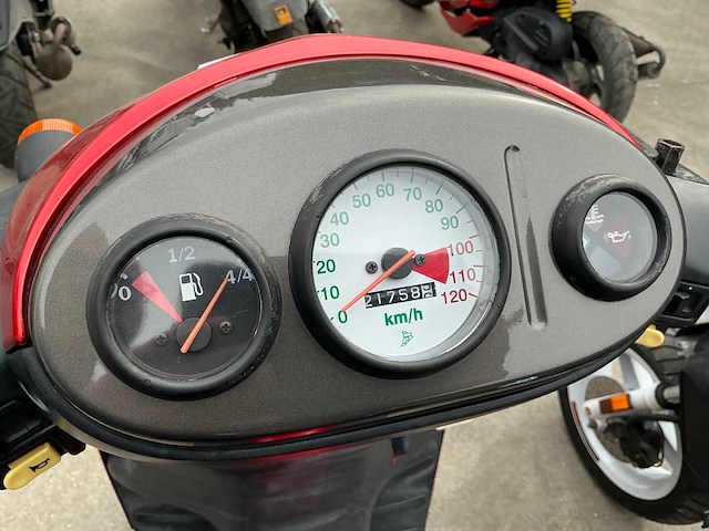 Suzuki scooter - afbeelding 8 van  8