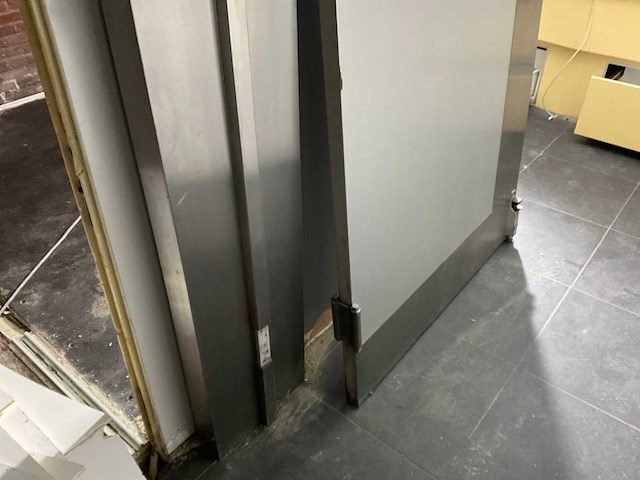 Swingdeur -rvs omkasting (2x) - afbeelding 10 van  10