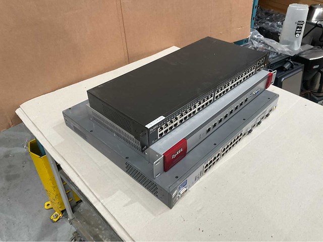 Switch en firewall diverse computeronderdeel - afbeelding 2 van  7