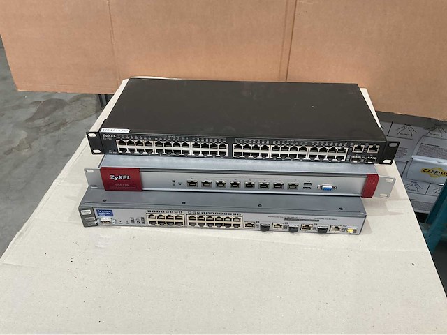 Switch en firewall diverse computeronderdeel - afbeelding 4 van  7