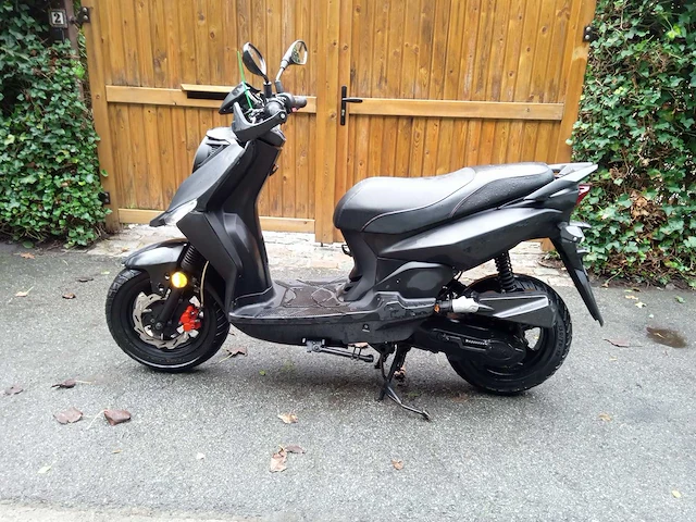 Sym - crox - scooter - afbeelding 2 van  5