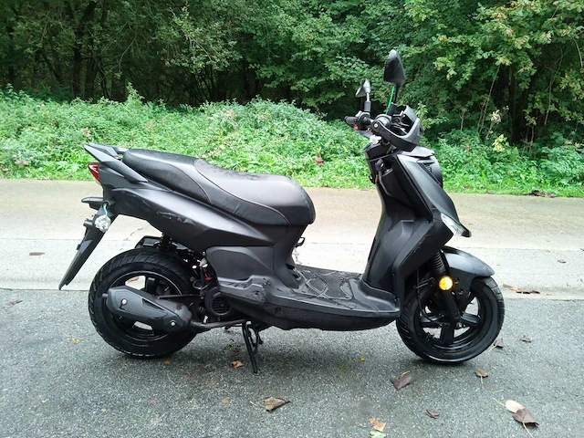 Sym - crox - scooter - afbeelding 1 van  5