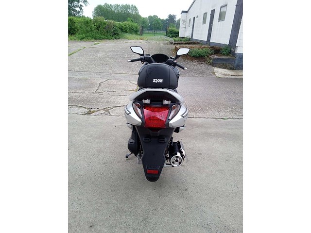 Sym - gts 125 - motorfiets - afbeelding 6 van  8
