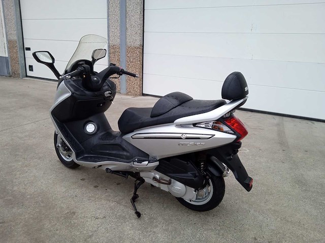 Sym - gts 125 - motorfiets - afbeelding 4 van  8