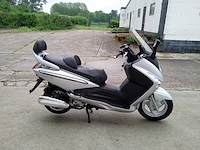 Sym - gts 125 - motorfiets - afbeelding 2 van  8