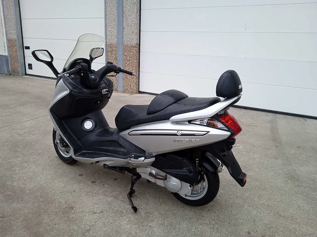 Sym - gts 125 - motorfiets - afbeelding 4 van  8