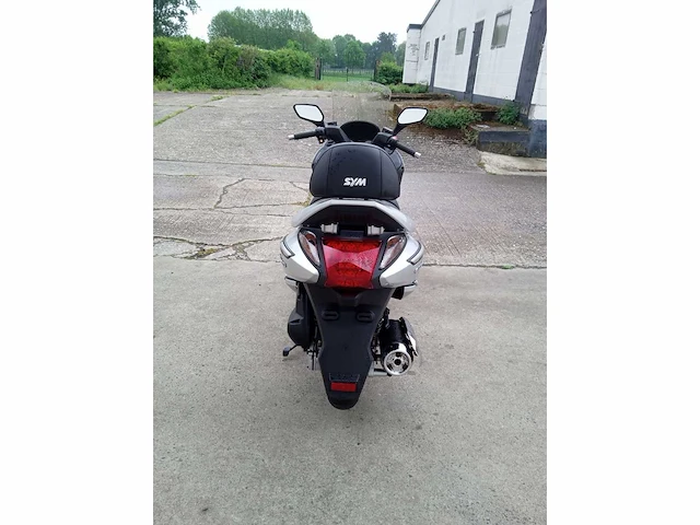 Sym - gts 125 - motorfiets - afbeelding 6 van  8