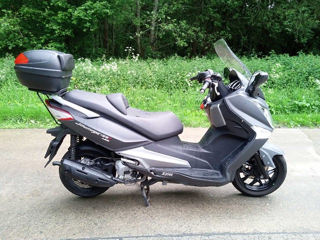 Sym - joymax 125 i - motorfiets - afbeelding 1 van  9