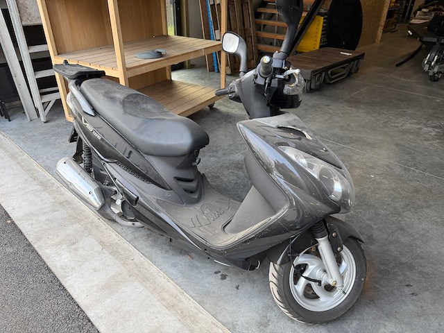 Sym - motorised scooter - afbeelding 3 van  9