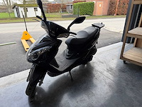 Sym - motorised scooter - afbeelding 1 van  9