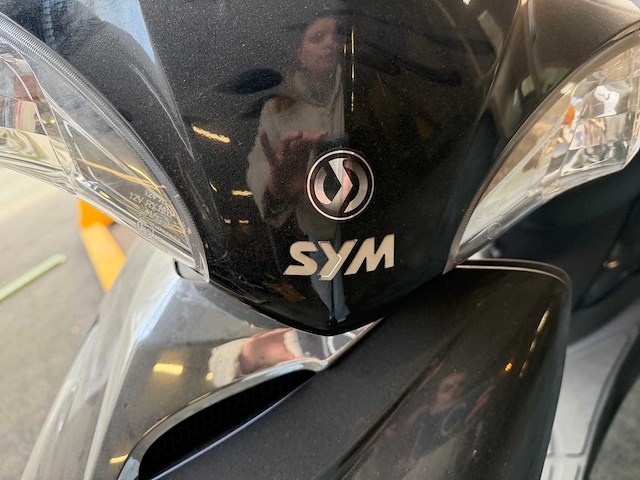 Sym - motorised scooter - afbeelding 8 van  9