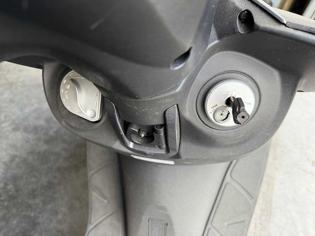 Sym - motorised scooter - afbeelding 5 van  9