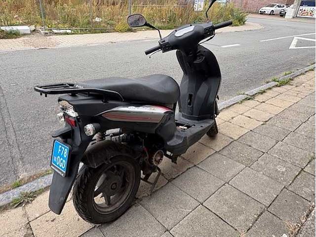 Sym - snorscooter - orbit ll - motorised scooter - afbeelding 9 van  11