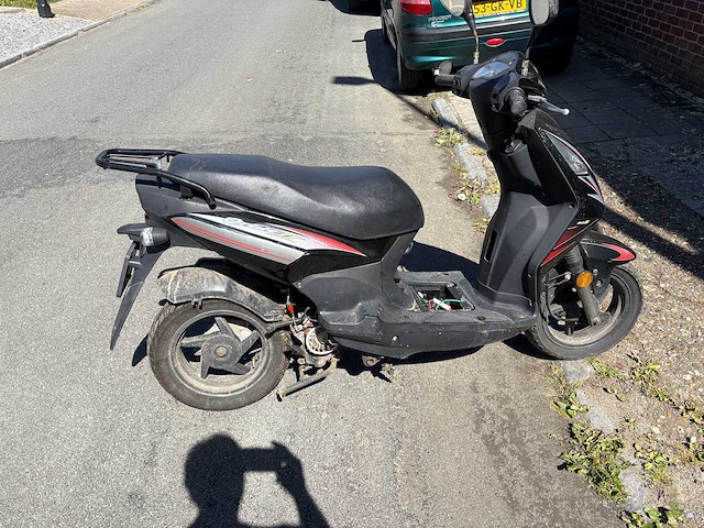 Sym - snorscooter - orbit ll - scooter - afbeelding 3 van  10