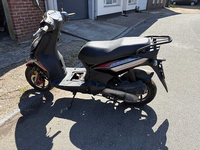 Sym - snorscooter - orbit ll - scooter - afbeelding 6 van  10