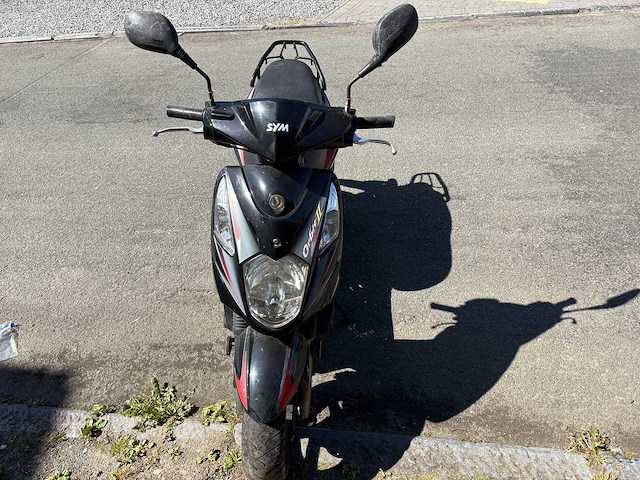 Sym - snorscooter - orbit ll - scooter - afbeelding 10 van  10