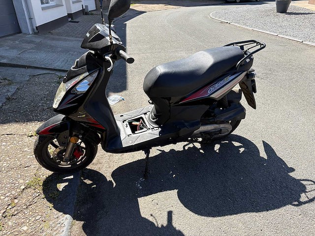 Sym - snorscooter - orbit ll - scooter - afbeelding 5 van  8