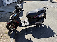 Sym - snorscooter - orbit ll - scooter - afbeelding 5 van  8