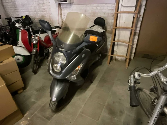 Sym gts125 lm25w brommer - afbeelding 1 van  8