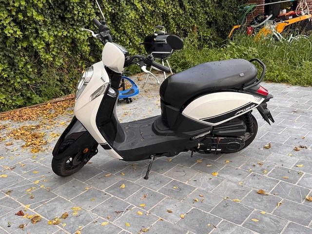 Sym mio brommer - afbeelding 1 van  13
