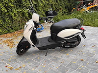 Sym mio brommer - afbeelding 1 van  13