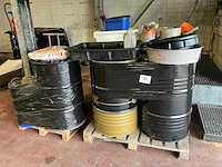 Synpower sae 5w-40 olie (208l) + 6 diverse vaten - afbeelding 3 van  4