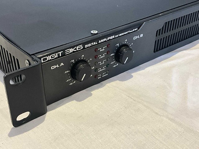 Synq digit 3k6 versterker - afbeelding 2 van  3