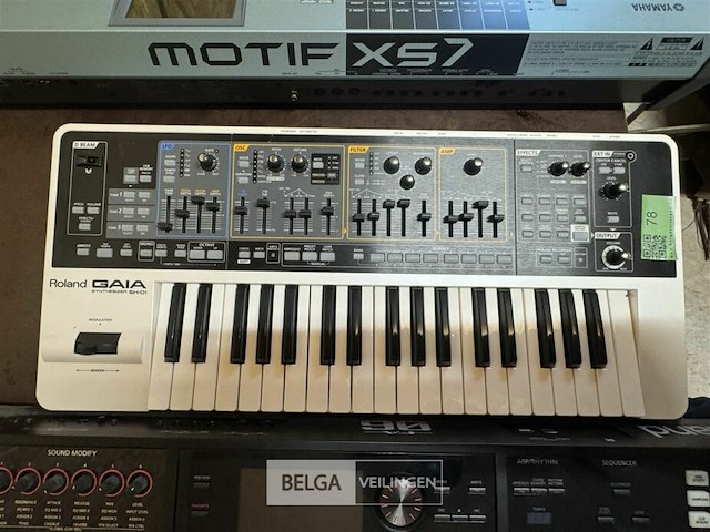 Synthesizer - afbeelding 1 van  6