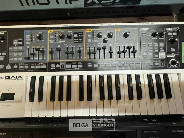 Synthesizer - afbeelding 6 van  6