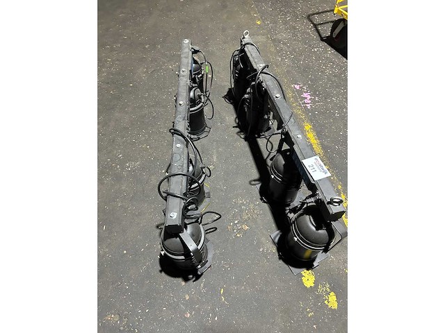 T bar 4x 300w (2x) - afbeelding 1 van  2