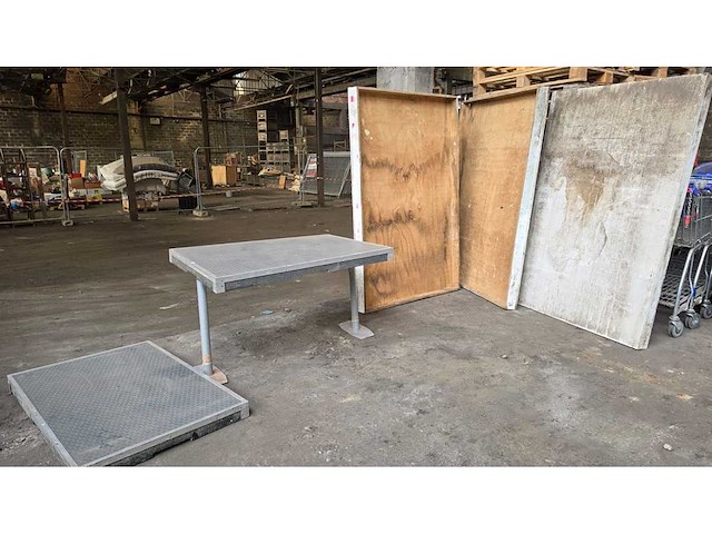 Table et planches - afbeelding 1 van  9
