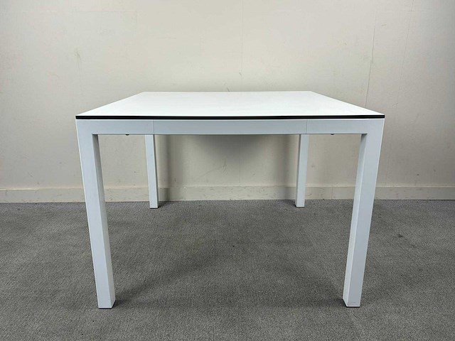 Table - afbeelding 1 van  6