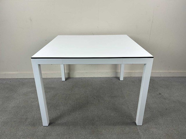 Table - afbeelding 2 van  6