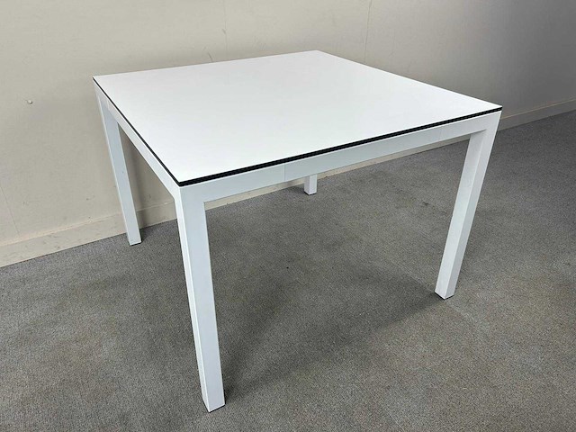 Table - afbeelding 6 van  6