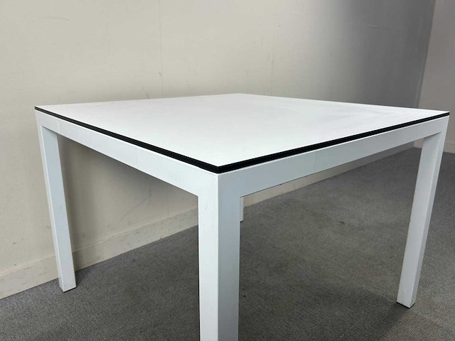 Table - afbeelding 5 van  6