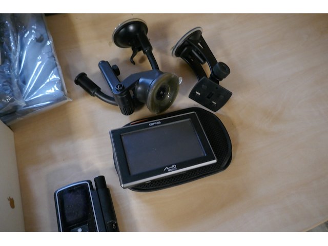 Tablet + diverse el. toestellen - afbeelding 5 van  8