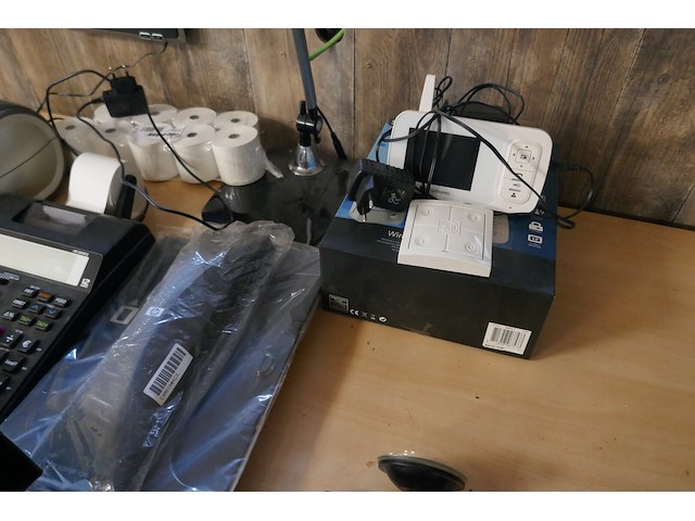 Tablet + diverse el. toestellen - afbeelding 7 van  8