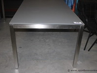 Tafel - tafelblad glas 10mm 220x100cm lichtgrijs | jumi tafelframe inox - afbeelding 2 van  2