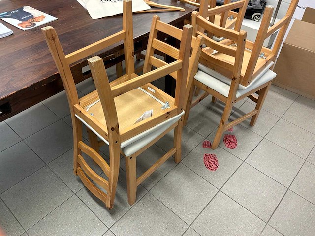 Tafel + 18 stoelen - afbeelding 5 van  6