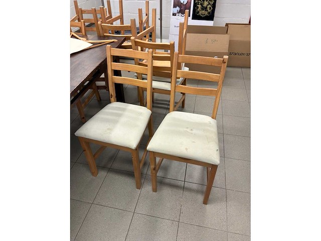 Tafel + 18 stoelen - afbeelding 6 van  6