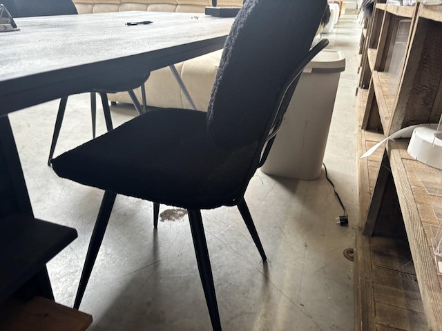 Tafel + 2 stoelen +inhoud - afbeelding 3 van  5
