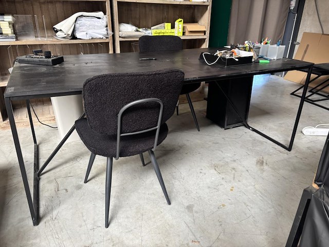 Tafel + 2 stoelen +inhoud - afbeelding 5 van  5